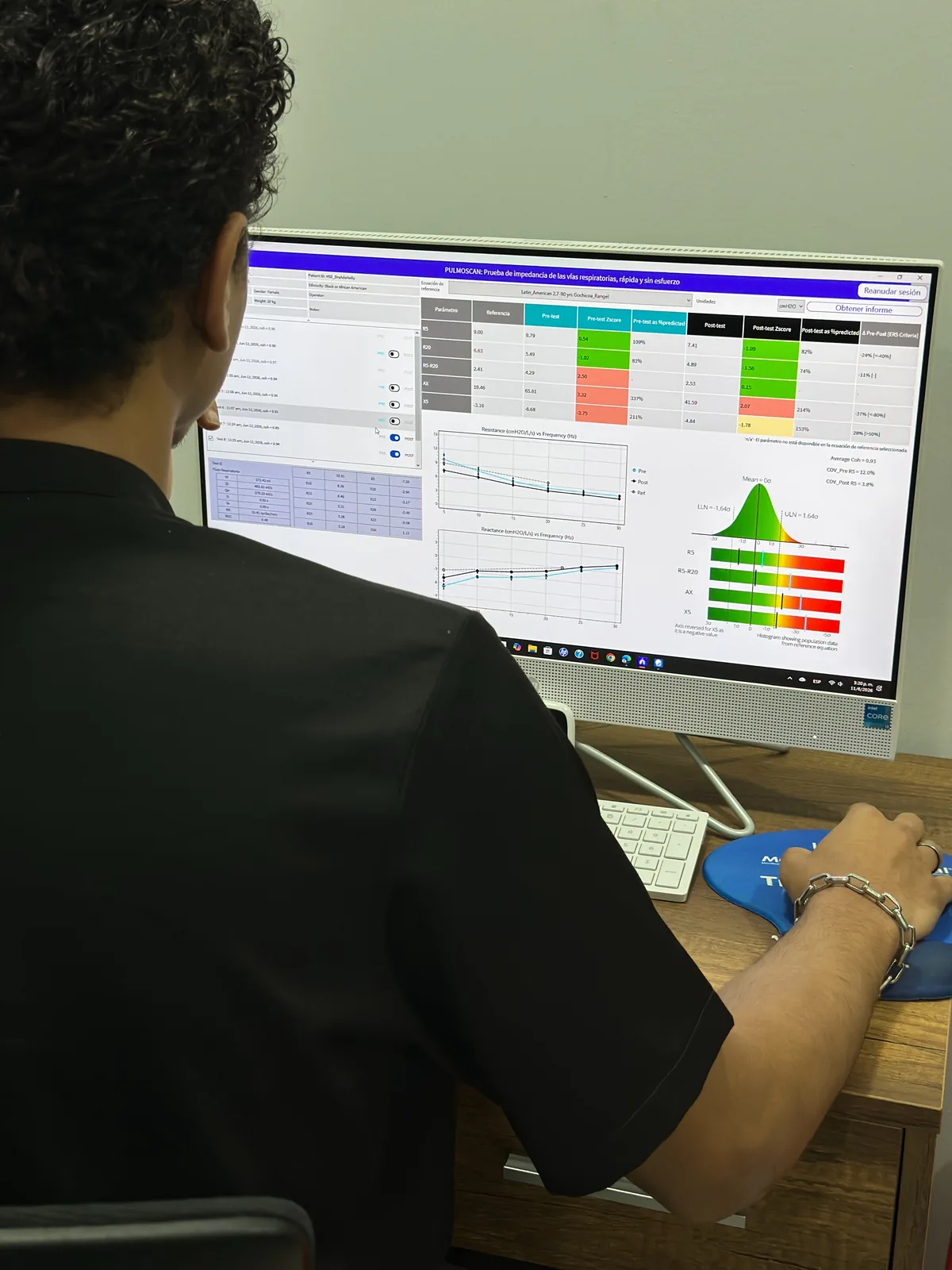 Reviewing results on the computer at the LungTest Neumocentro laboratory
